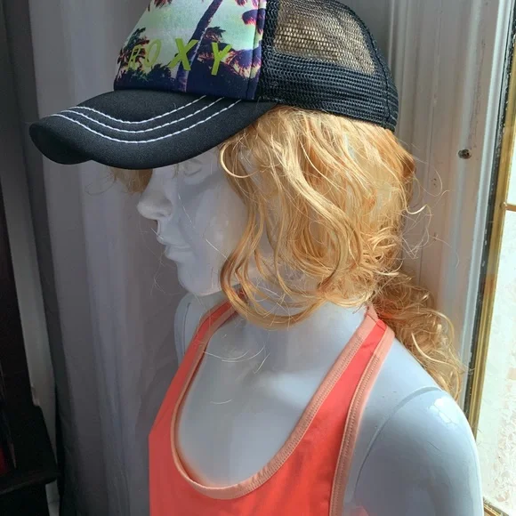 ROXY! - Picture 4 of 8